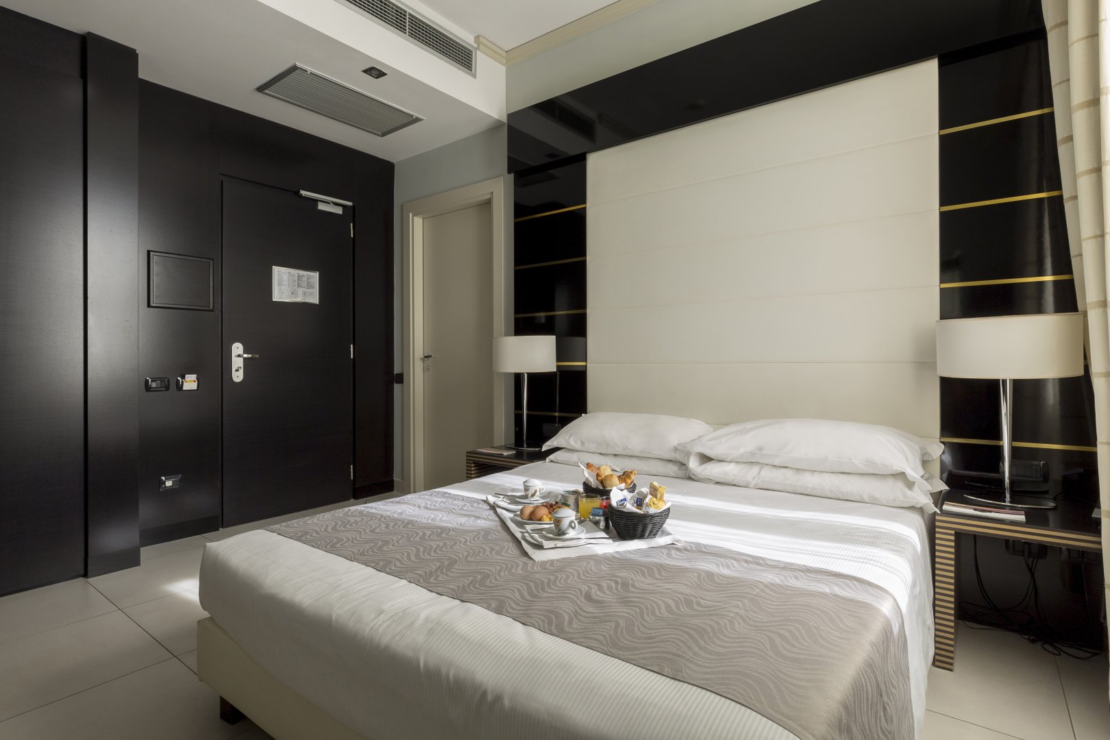 Foto 8 Palazzo Salgar Porto di Napoli, 07