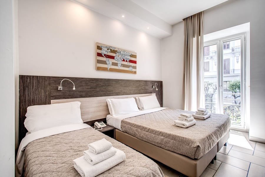 Foto 2 Hotel Napoli Suite Napoli Stazione Centrale, 01