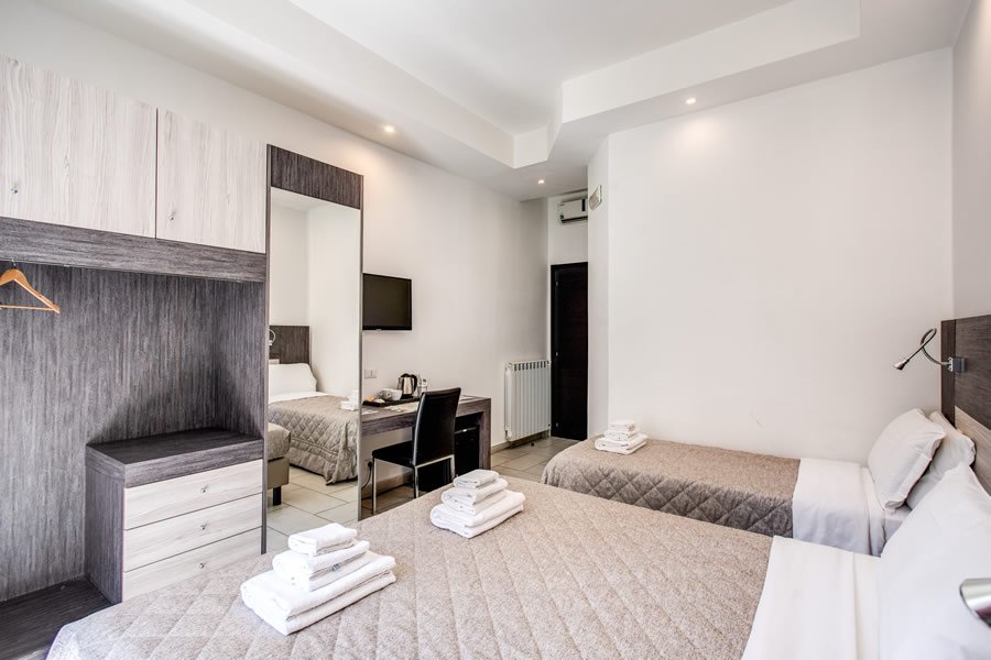 Foto 7 Hotel Napoli Suite Napoli Stazione Centrale, 06