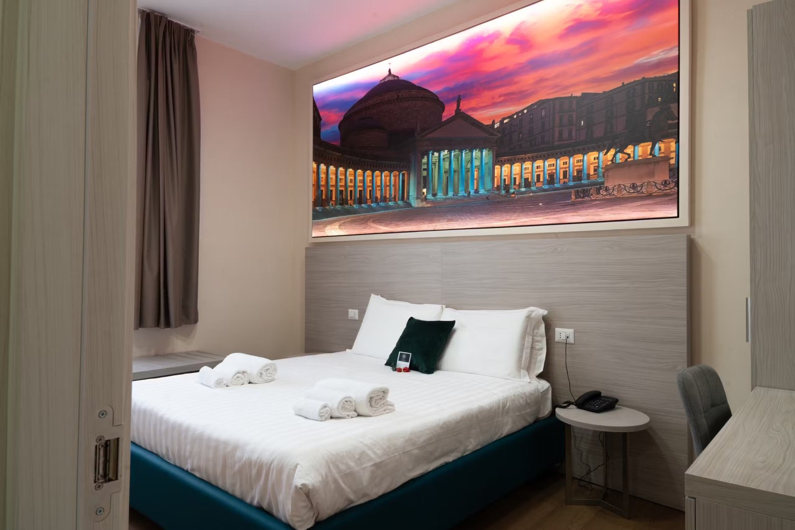 Foto 2 The Sun Boutique Hotel Napoli Centro Storico, 01