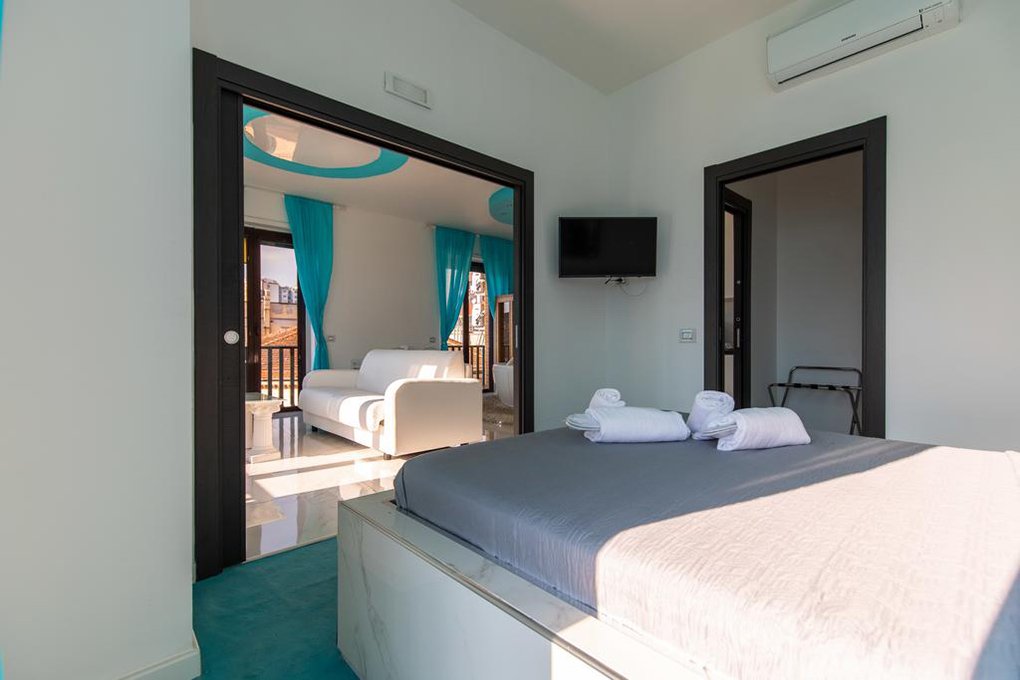 Foto 7 Babylon Luxury Resort Porto di Napoli, 06