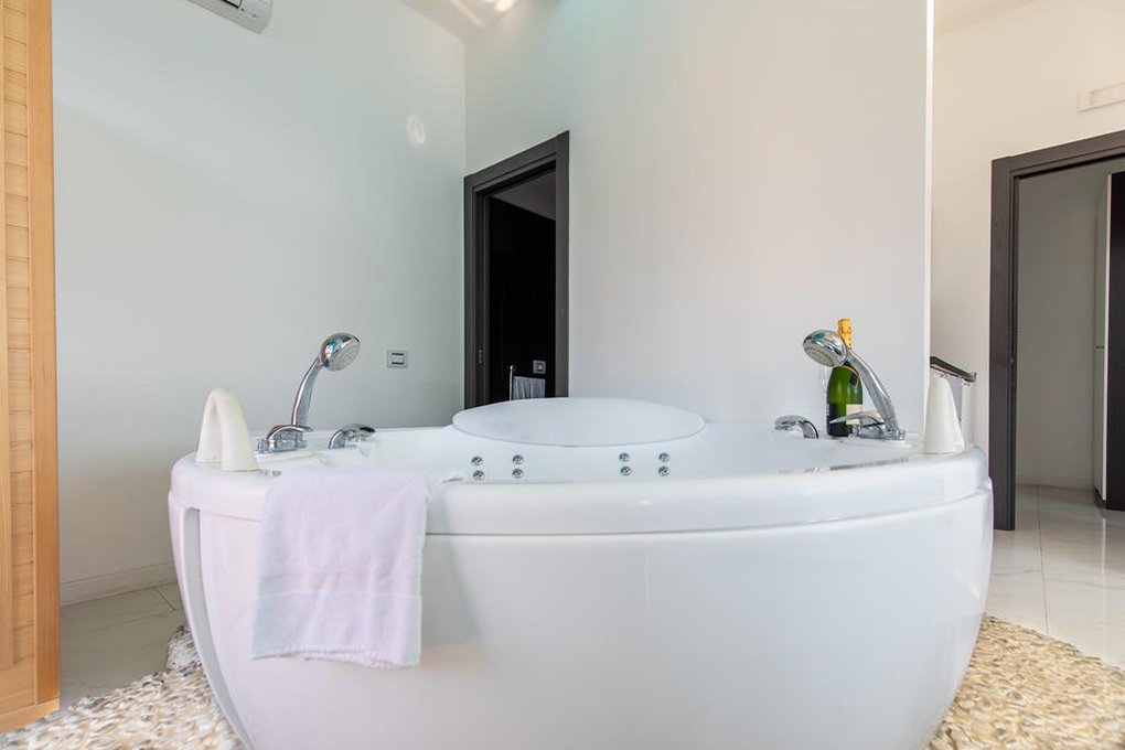 Foto 9 Babylon Luxury Resort Porto di Napoli, 08