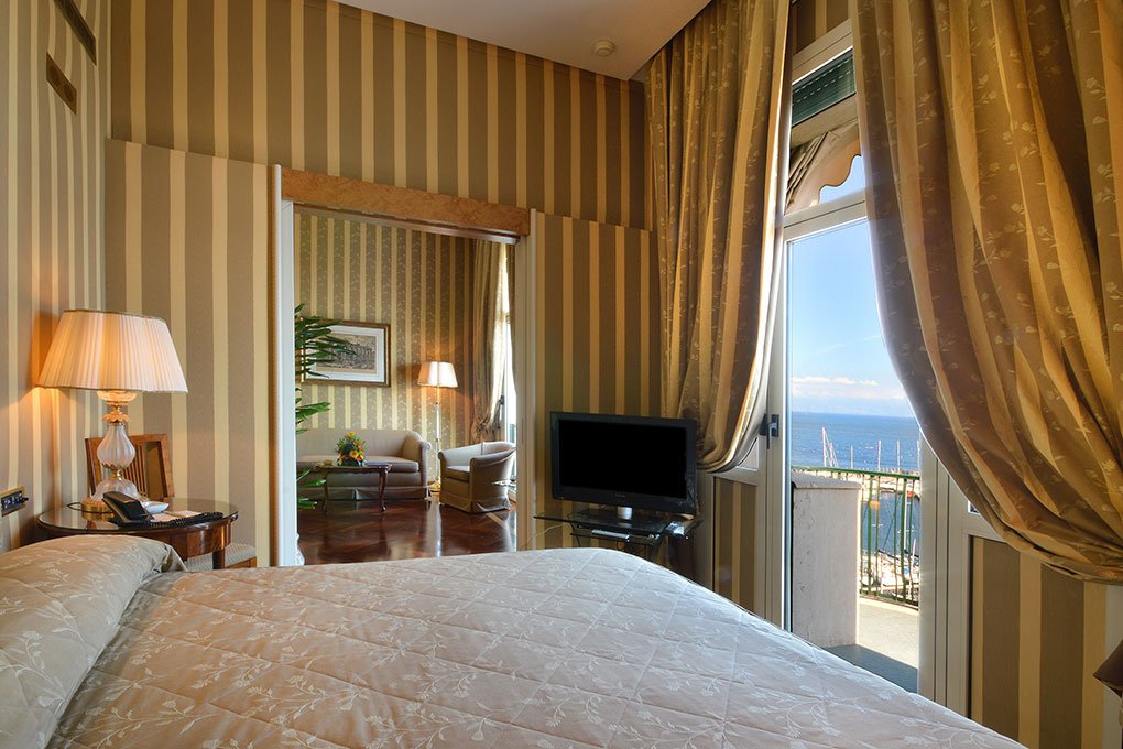 Foto 9 Grand Hotel Vesuvio Lungomare Caracciolo, 08