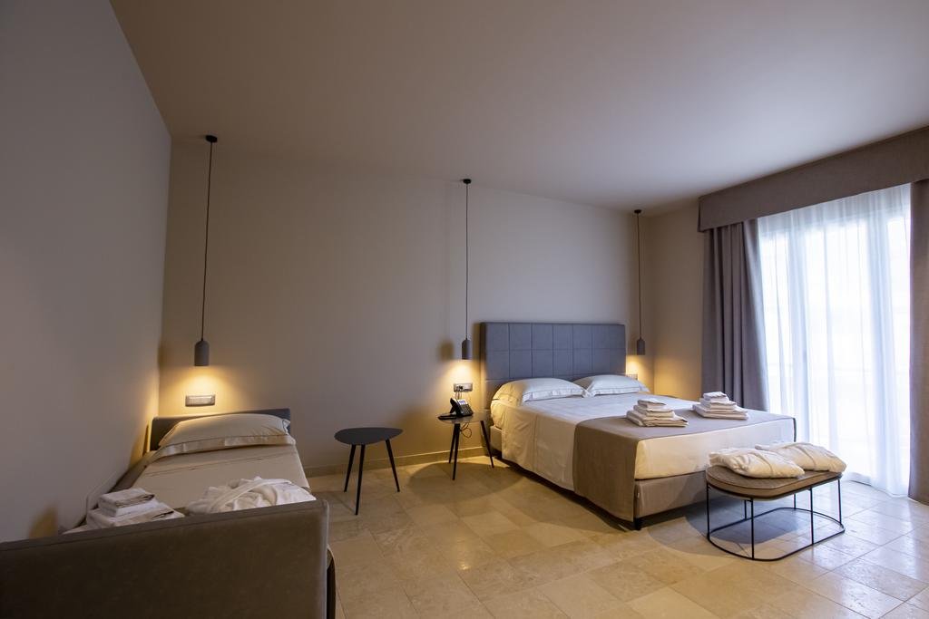 Foto 11 Hotel Simon Bolivar Noto, 10