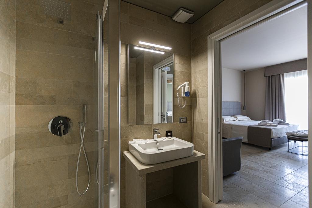 Foto 14 Hotel Simon Bolivar Noto, 13