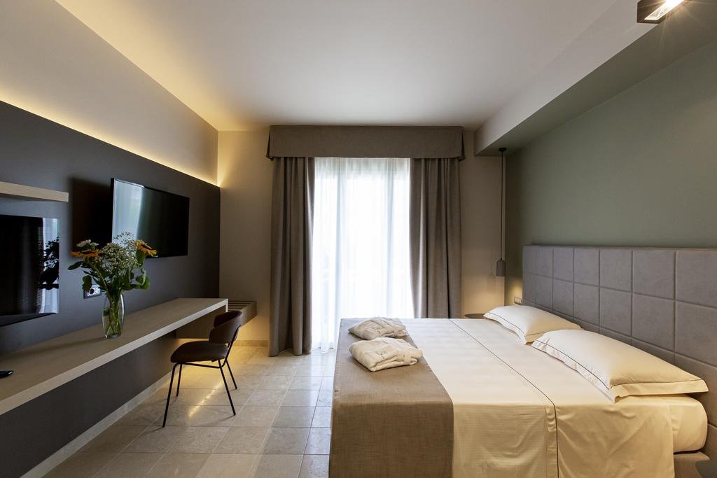 Foto 18 Hotel Simon Bolivar Noto, 17