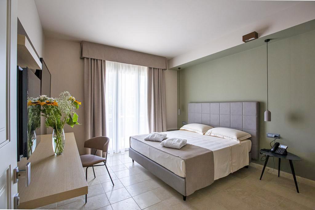 Foto 20 Hotel Simon Bolivar Noto, 19