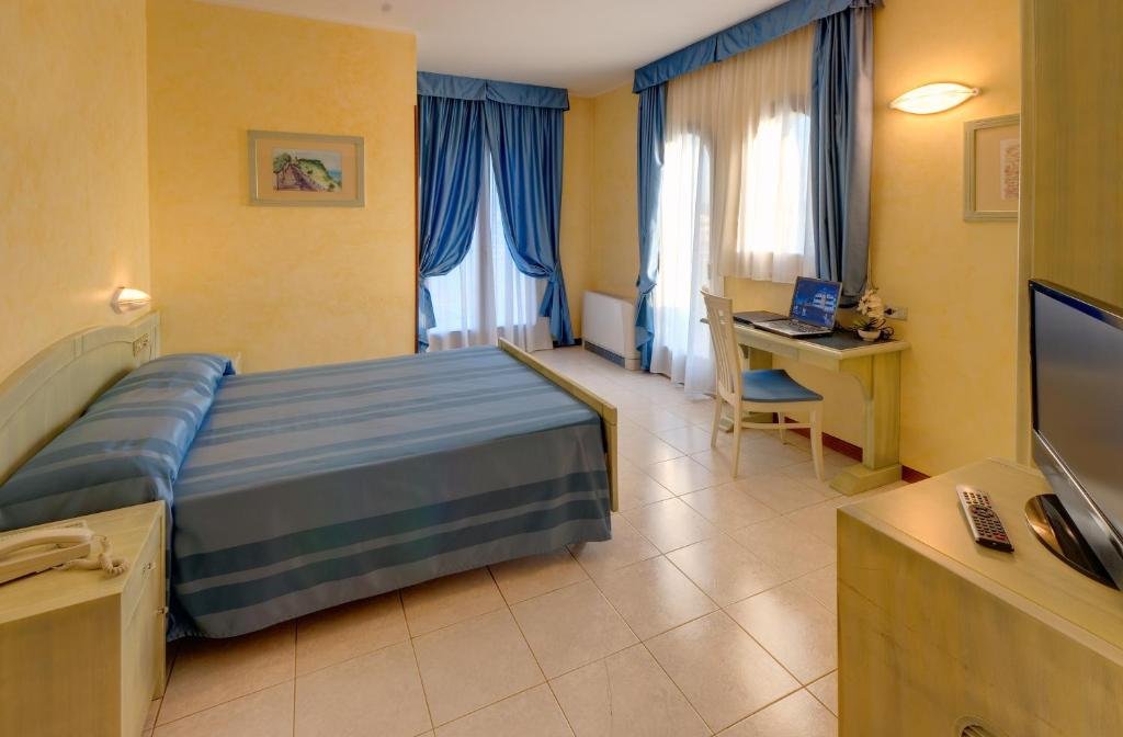 Foto 5 Hotel Cristoforo Colombo Ancona, 04