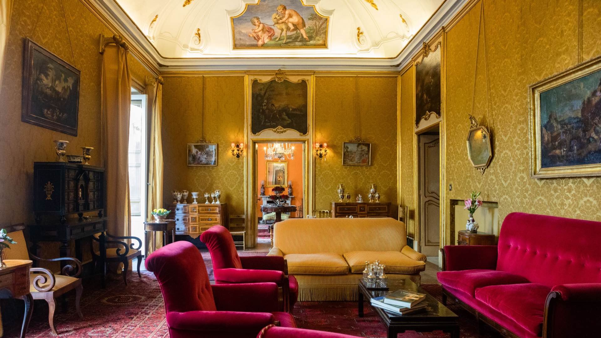 Foto 2 Palazzo Arone dei Baroni di Valentino Palermo, 01