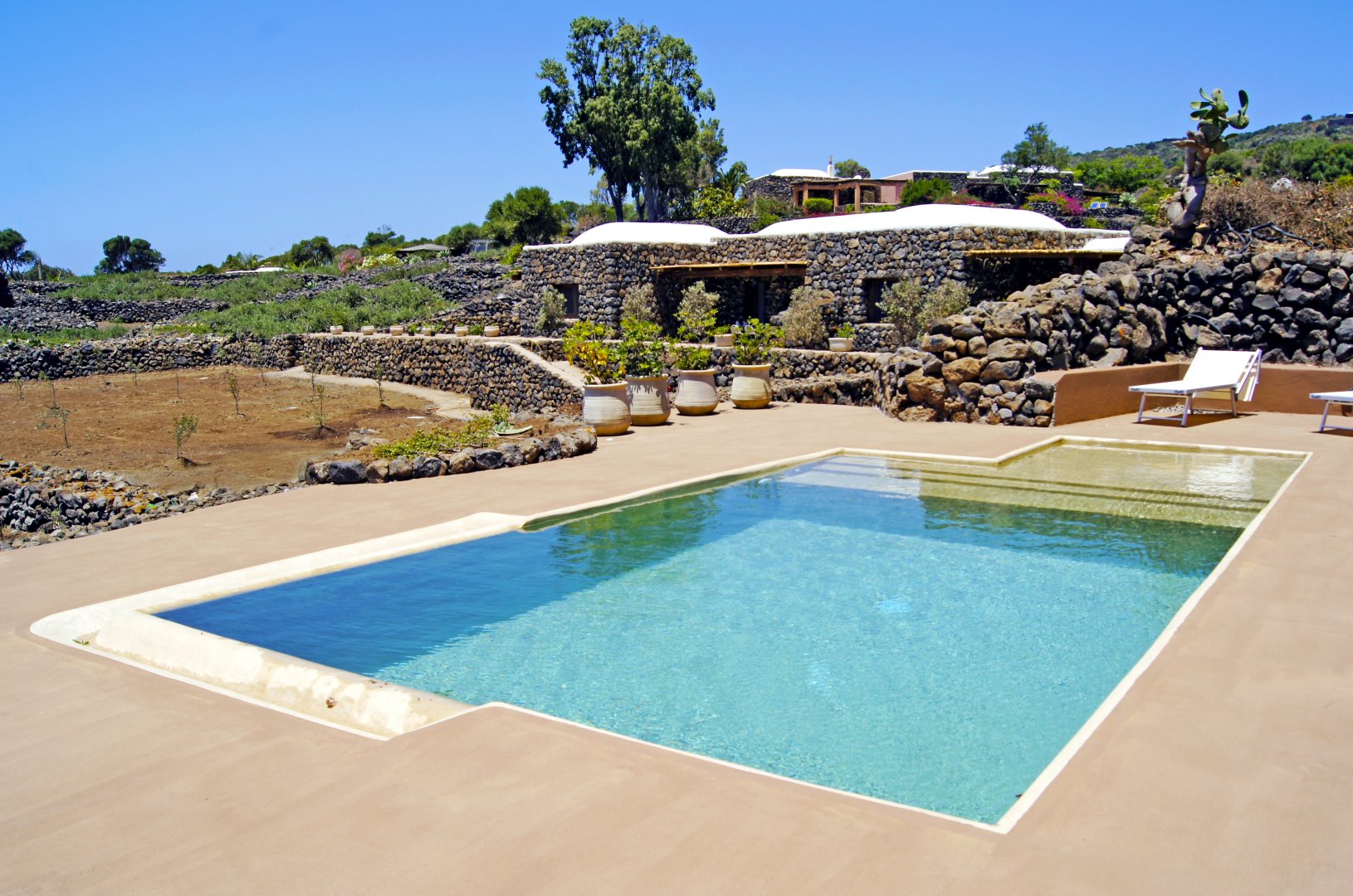 Foto 2 Dammusi Sciuvechi Resort Isola di Pantelleria, 01