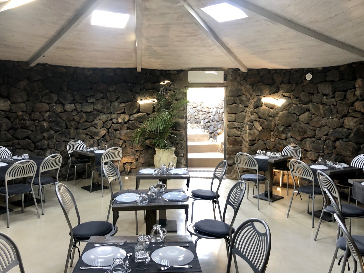 Foto 9 Dammusi Sciuvechi Resort Isola di Pantelleria, 08