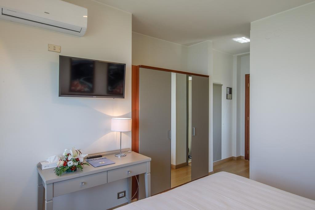 Foto 5 Hotel Lido Passignano sul Trasimeno, 04