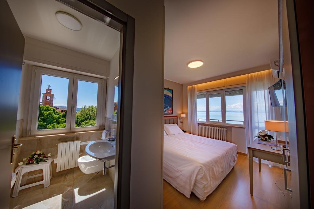 Foto 8 Hotel Lido Passignano sul Trasimeno, 07