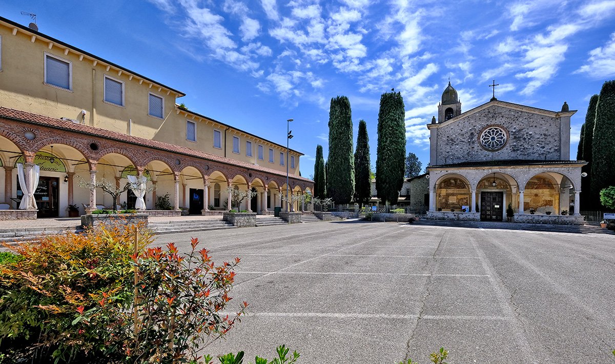 Foto 2 Locanda Al Santuario Peschiera del Garda, 01