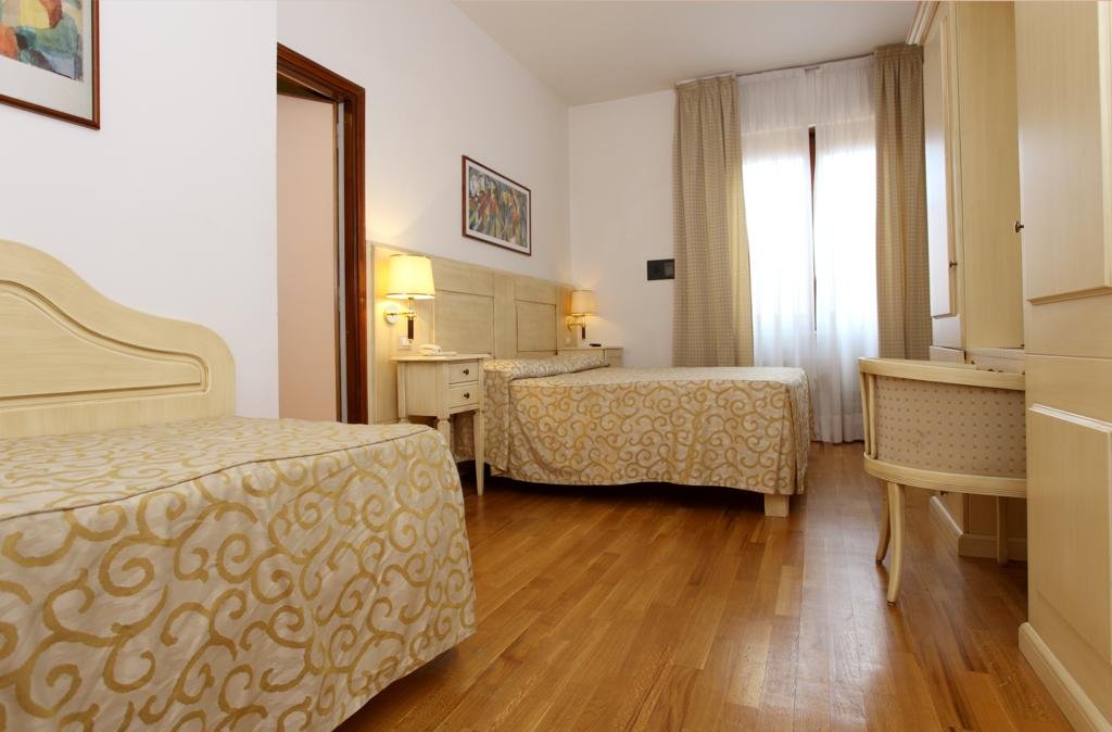 Foto 9 Grand Hotel Duomo Pisa, 08