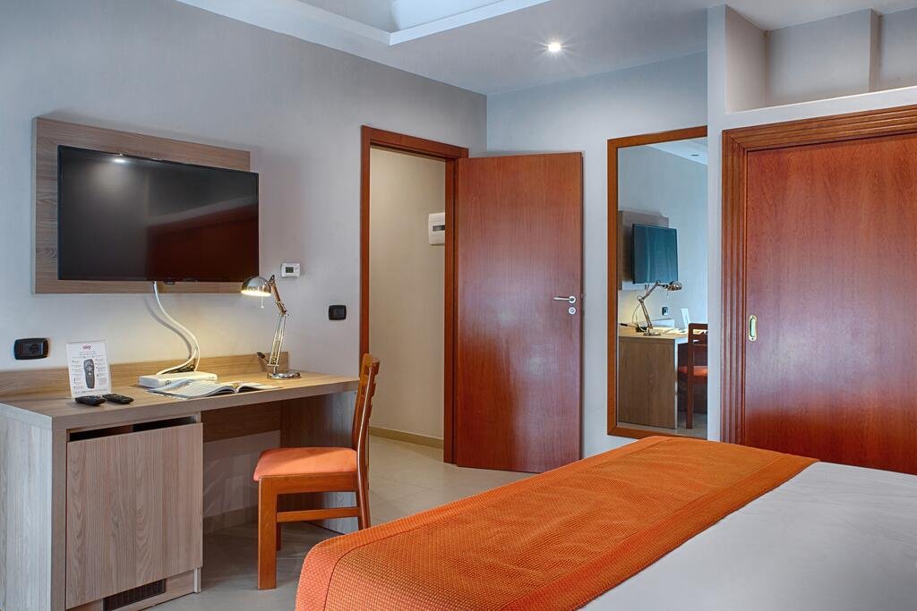 Foto 5 Hotel American Pozzuoli, 04