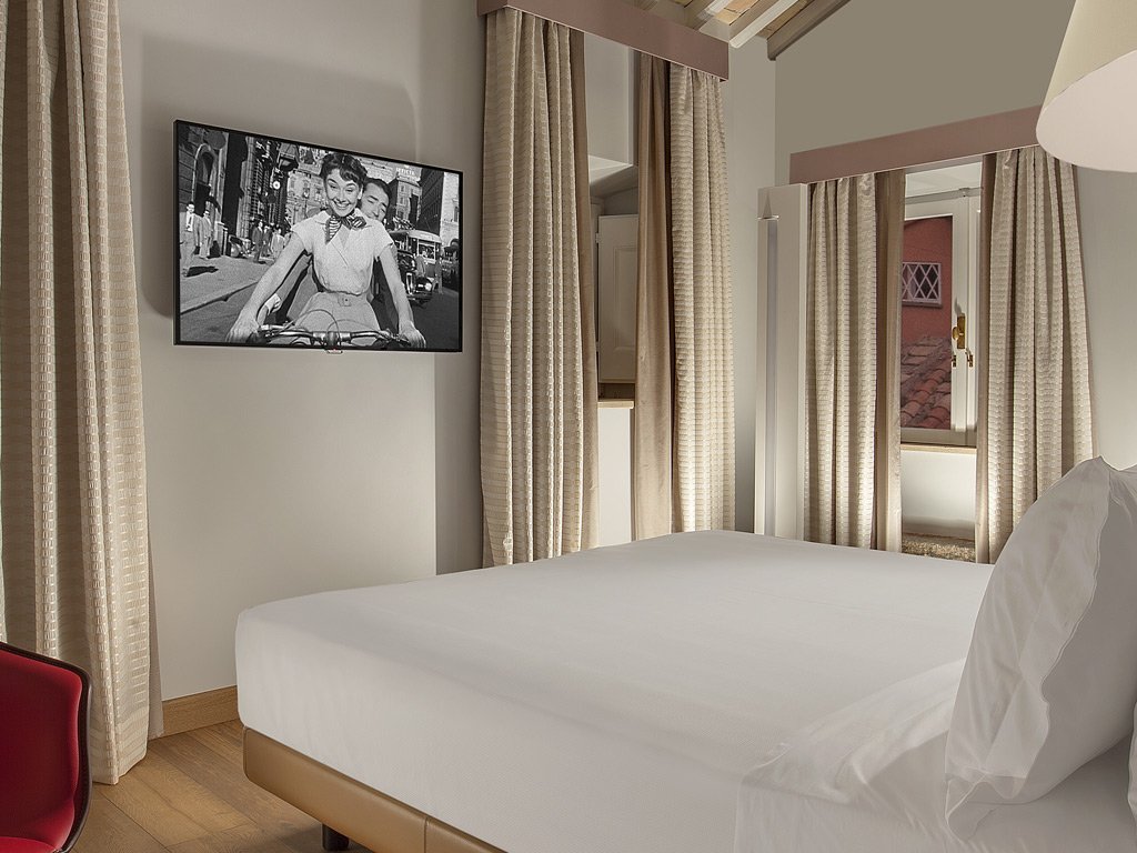 Foto 5 Palazzo Scanderbeg Roma - Fontana di Trevi, 04