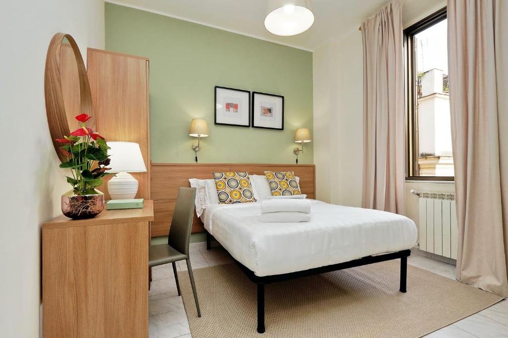 Foto 9 Casa Santa Sofia Hotel Roma - Rione Monti, 08