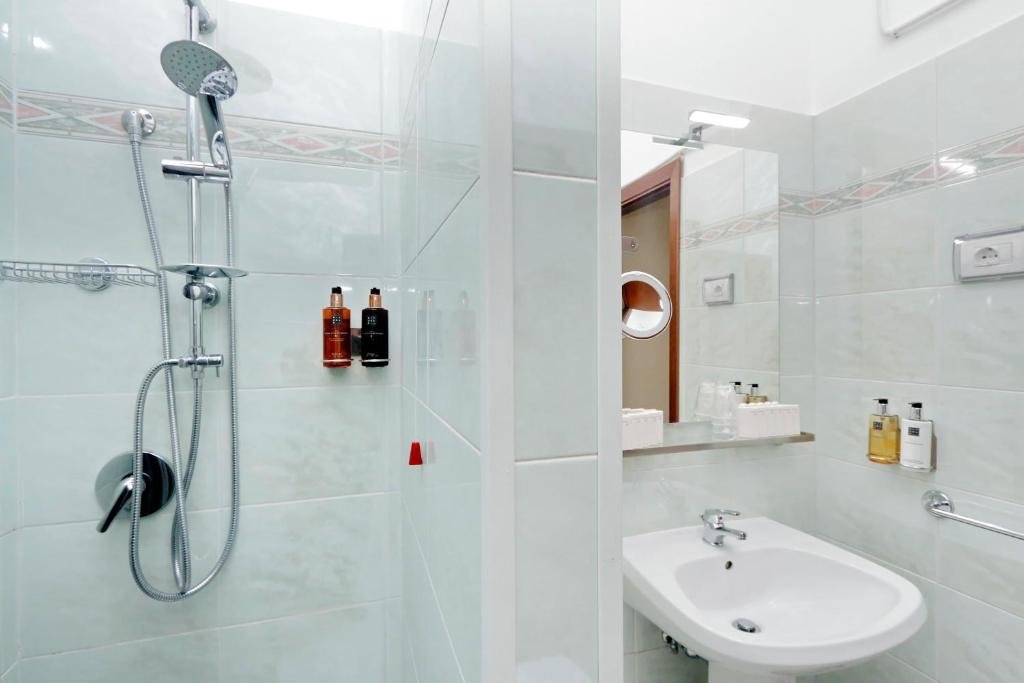 Foto 11 Casa Santa Sofia Hotel Roma - Rione Monti, 10