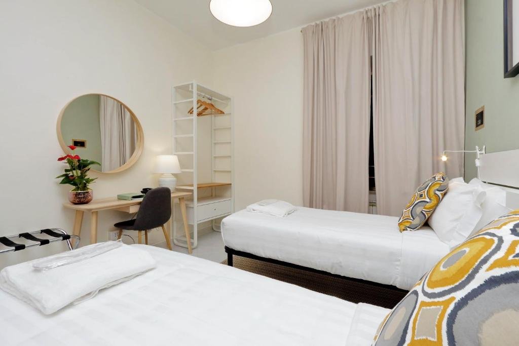 Foto 12 Casa Santa Sofia Hotel Roma - Rione Monti, 11