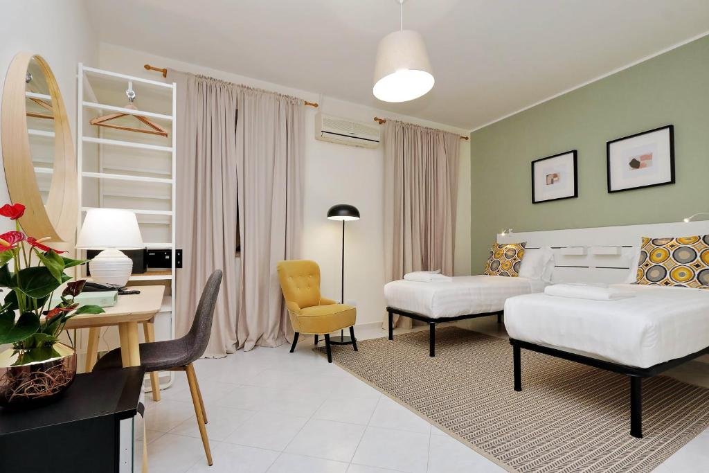 Foto 15 Casa Santa Sofia Hotel Roma - Rione Monti, 14