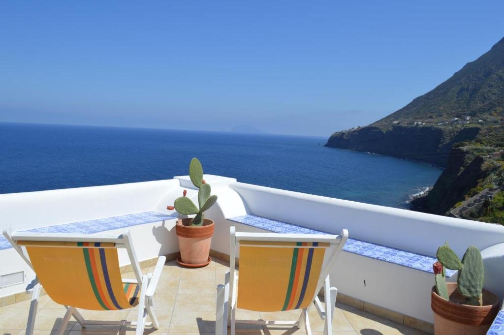 Foto 2 A'Alera Room & Breakfast Isola di Salina, 01