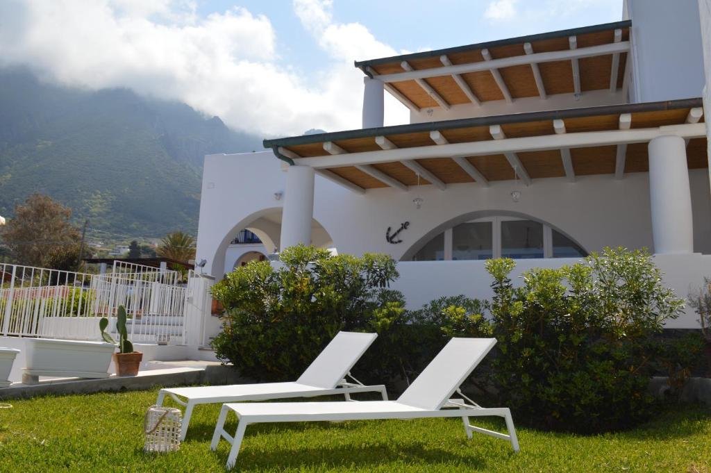 Foto 3 A'Alera Room & Breakfast Isola di Salina, 02