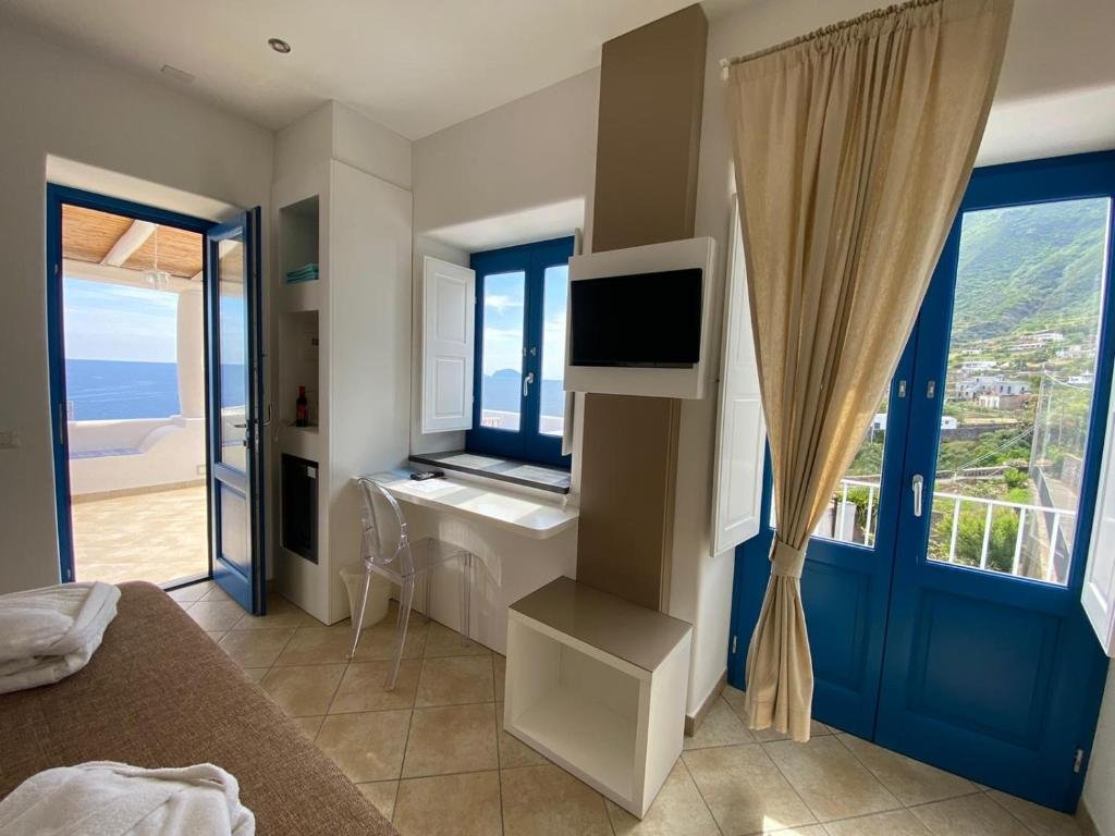 Foto 4 A'Alera Room & Breakfast Isola di Salina, 03