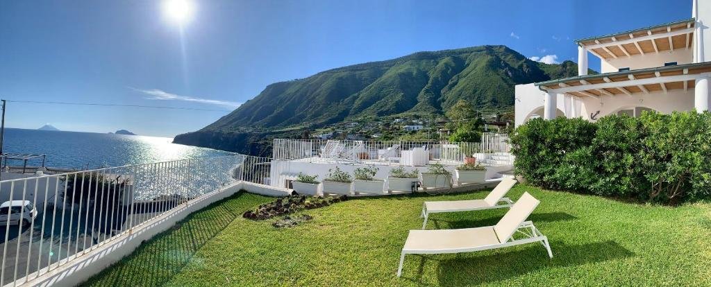 Foto 8 A'Alera Room & Breakfast Isola di Salina, 07