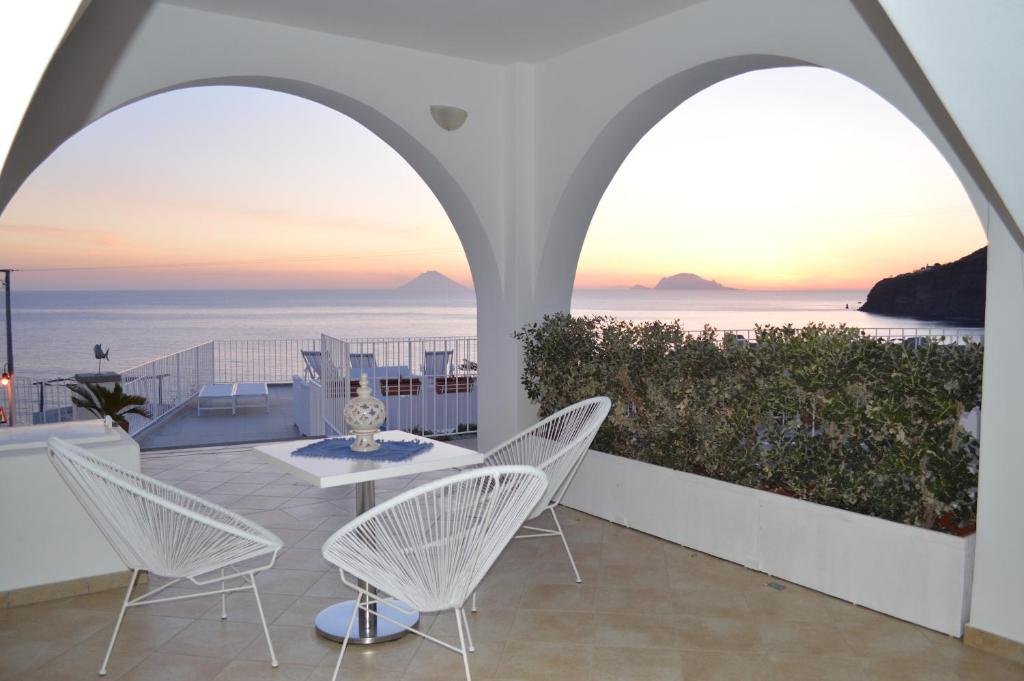 Foto 9 A'Alera Room & Breakfast Isola di Salina, 08