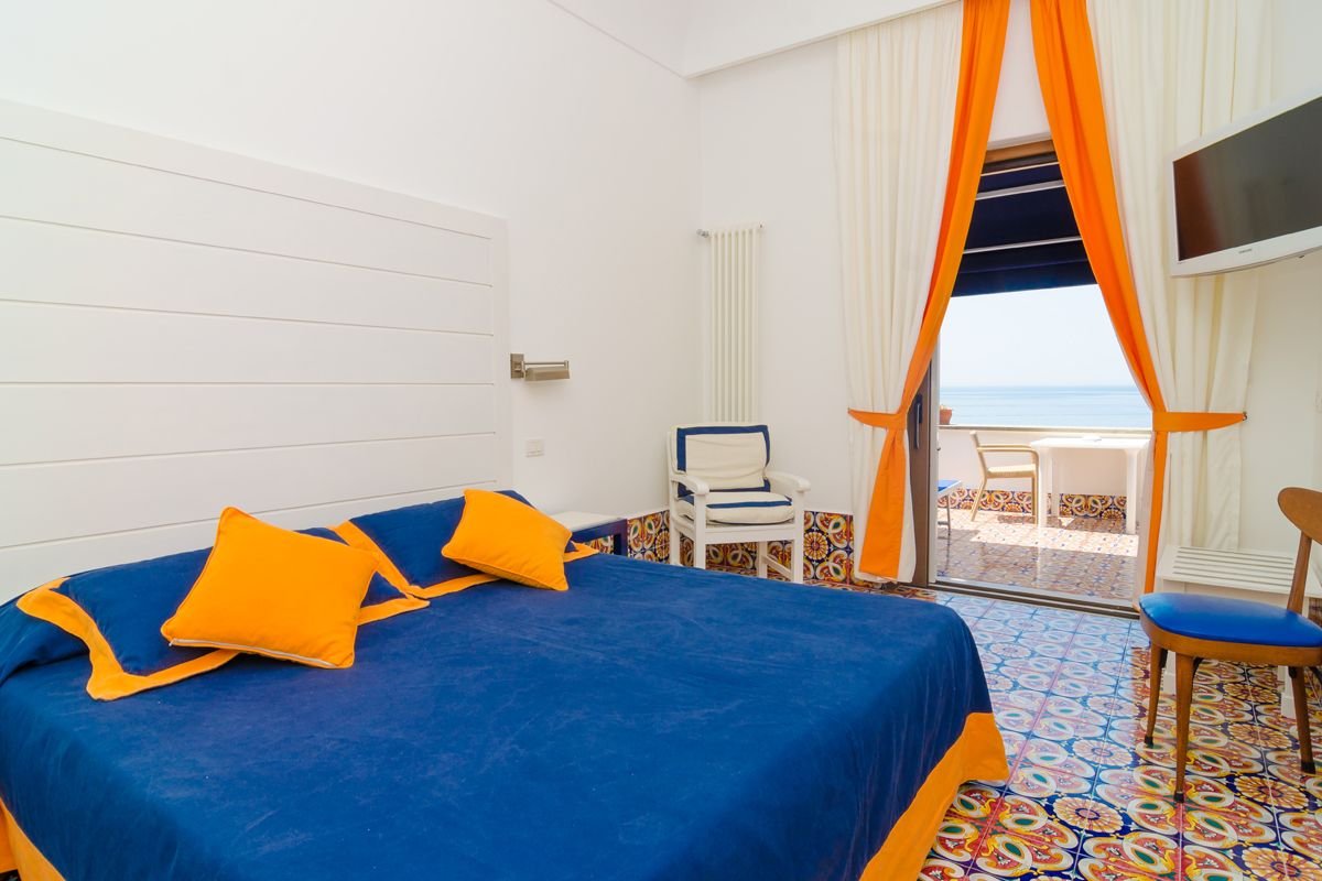 Foto 8 Hotel Casa Celestino Sant'Angelo - Serrara Fontana, 07