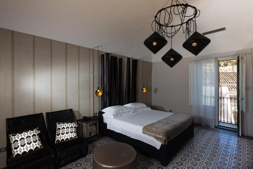 Foto 7 Palazzo Conti Camere & Suites Scicli, 06