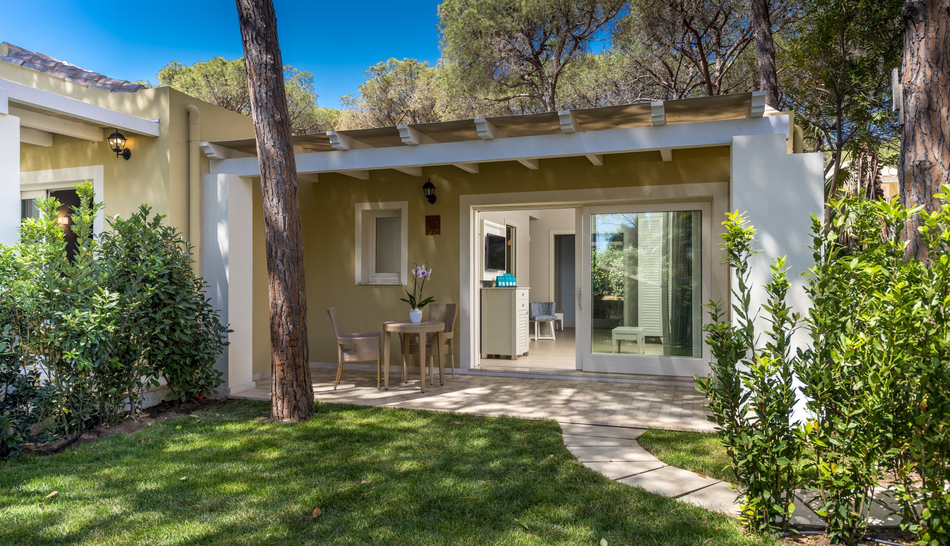 Foto 2 Forte Village Resort Le Palme Santa Margherita di Pula, 01