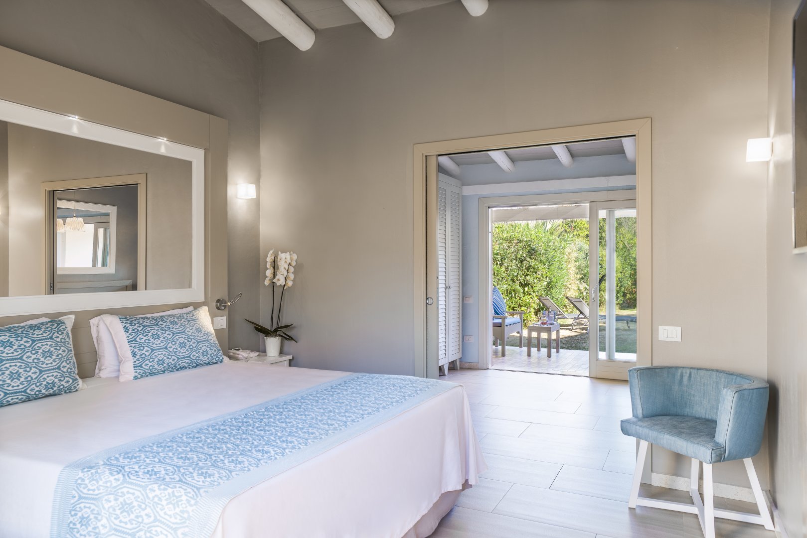 Foto 3 Forte Village Resort Le Palme Santa Margherita di Pula, 02