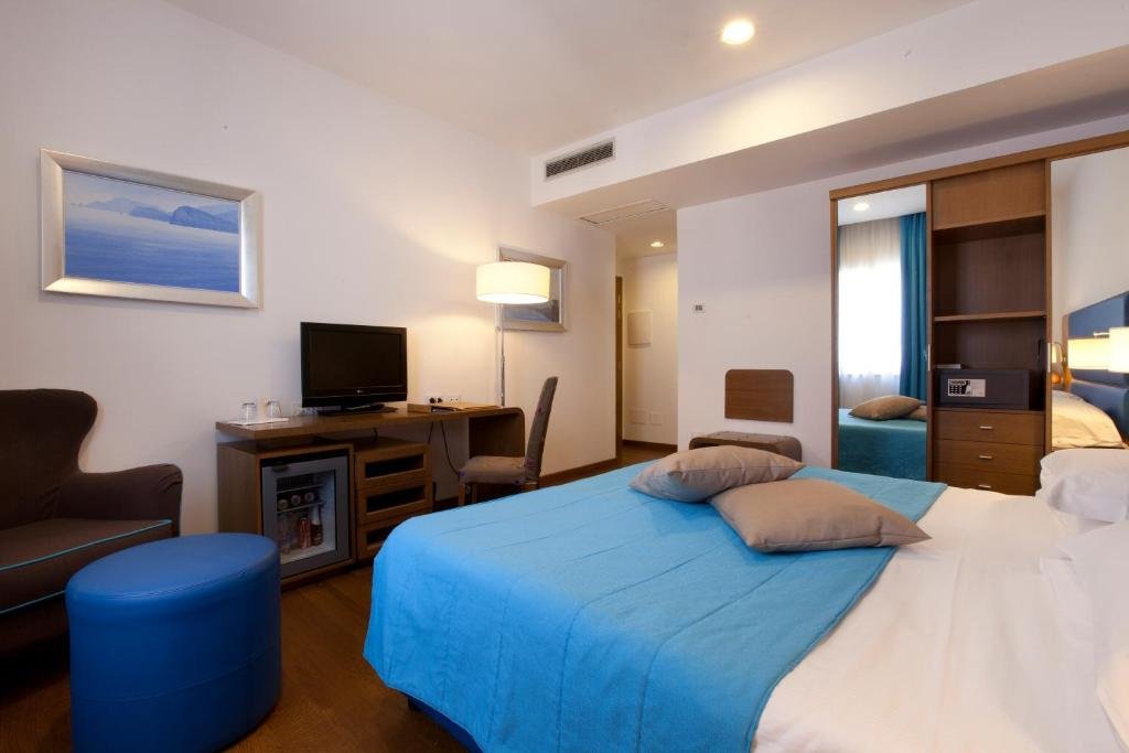 Foto 11 Hotel Plaza Sorrento Sorrento, 10