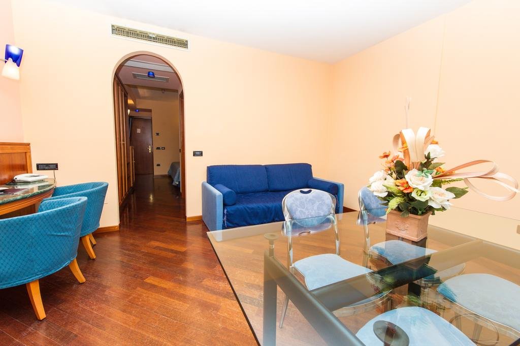 Foto 3 Hotel Michelangelo Palace Terni, 02