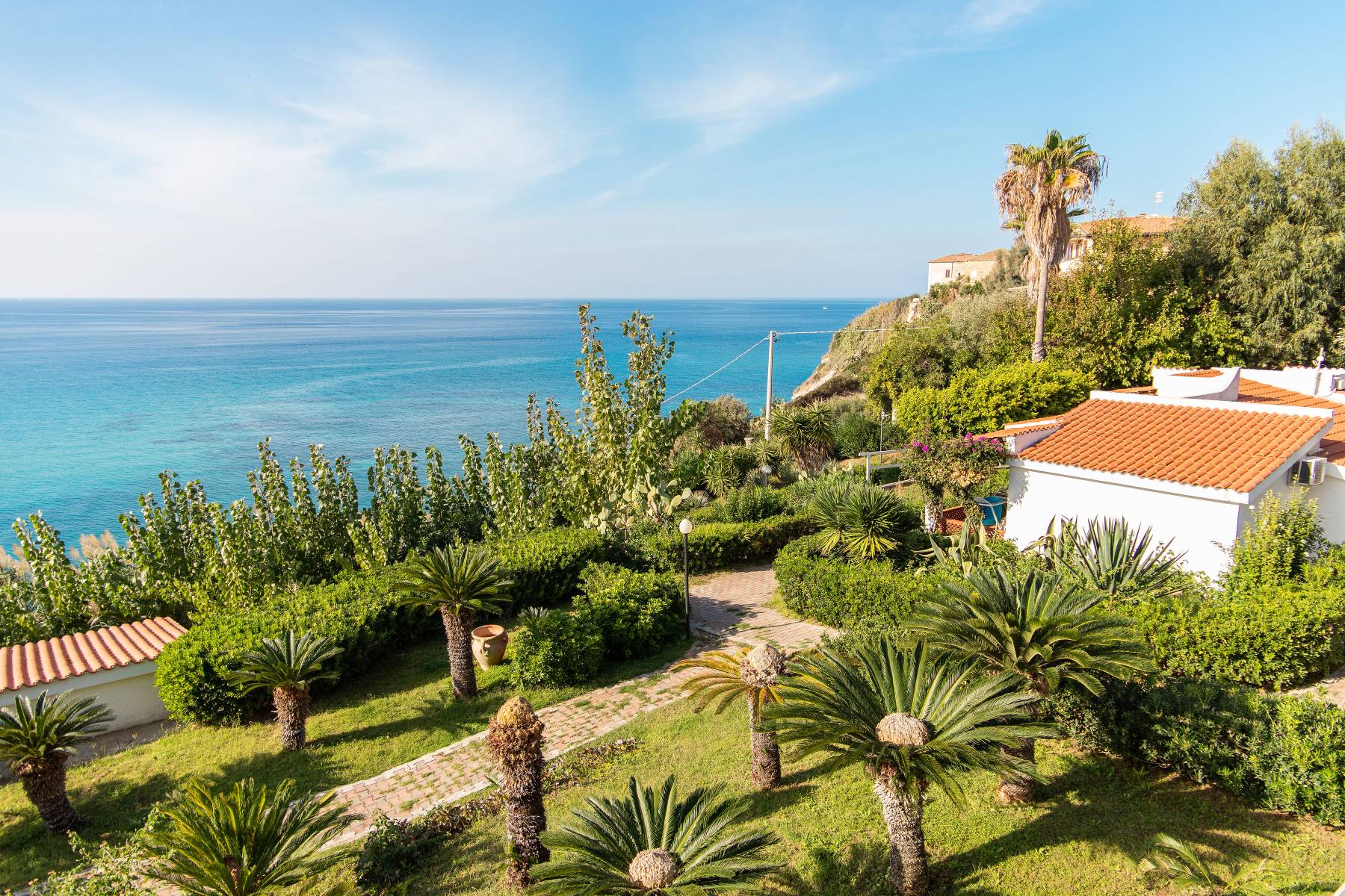 Capo Vaticano, 11