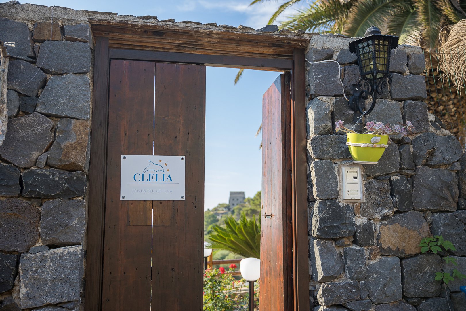 Foto 3 Case per Vacanza Clelia Isola di Ustica, 02