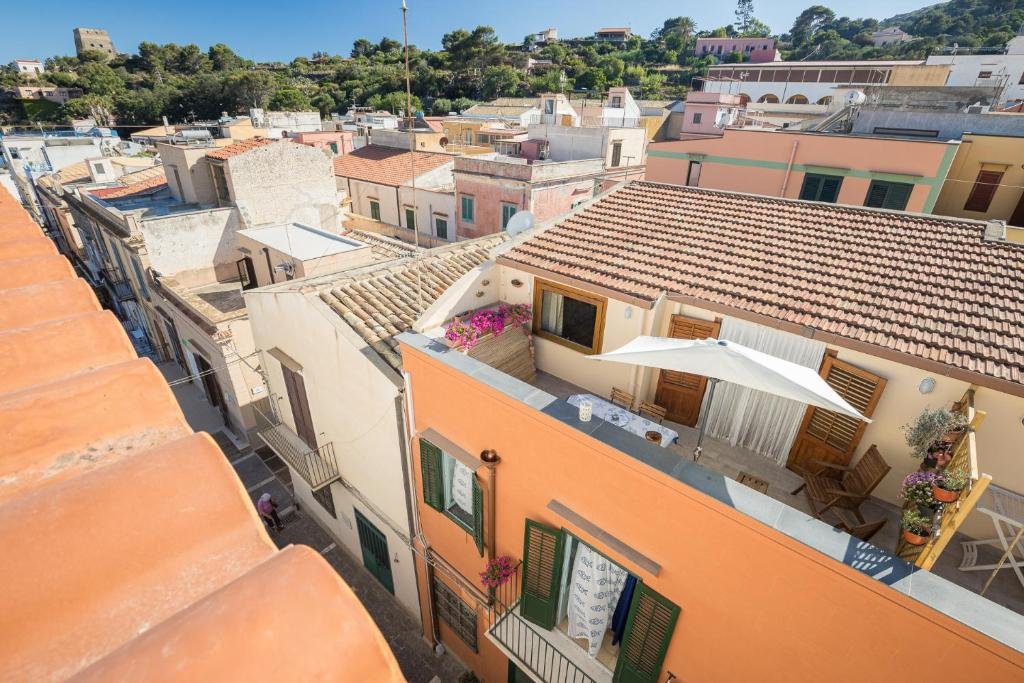 Foto 2 Casa Clelia Piazza Isola di Ustica, 01