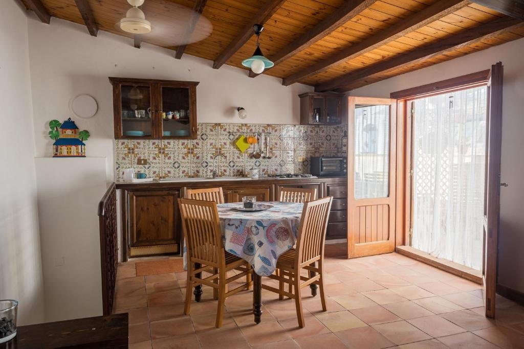 Foto 13 Casa Clelia Piazza Isola di Ustica, 12