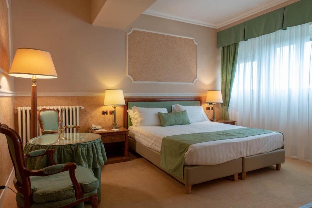 Foto 4 Palace Grand Hotel Varese Varese, 03
