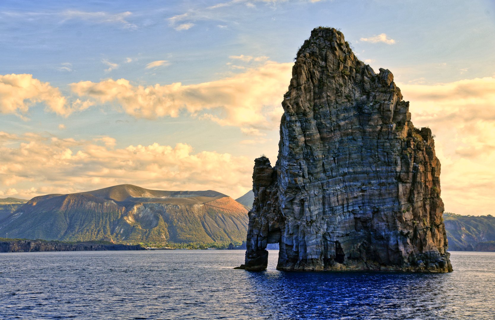 Foto 24 Prestige Tour delle Isole Eolie in mezza pensione