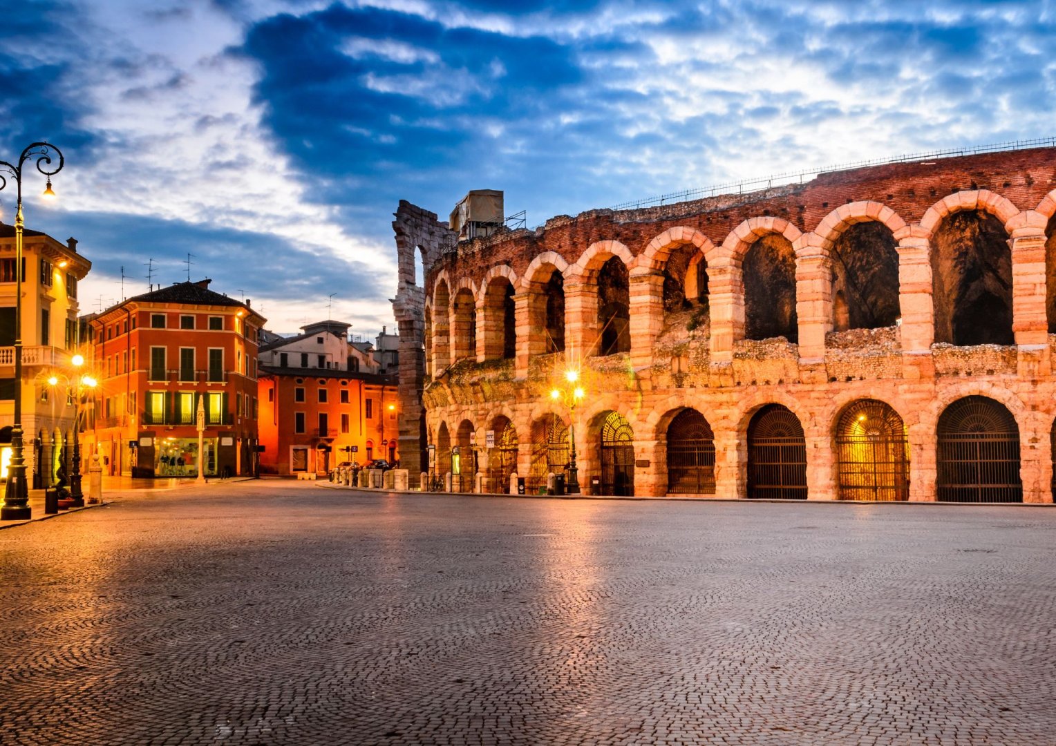 Foto 2 Un bicchiere di vino con Romeo e Giulietta